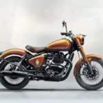 Motocicleta Royal Enfield Classic 650 Hypershift Edición 125 Aniversario mostrada de perfil con pintura especial que cambia de color y detalles en dorado.