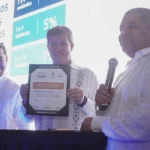 Representantes de Volkswagen Truck & Bus México y CANACAR durante la firma del convenio de colaboración en la Convención Nacional CANACAR 2026.